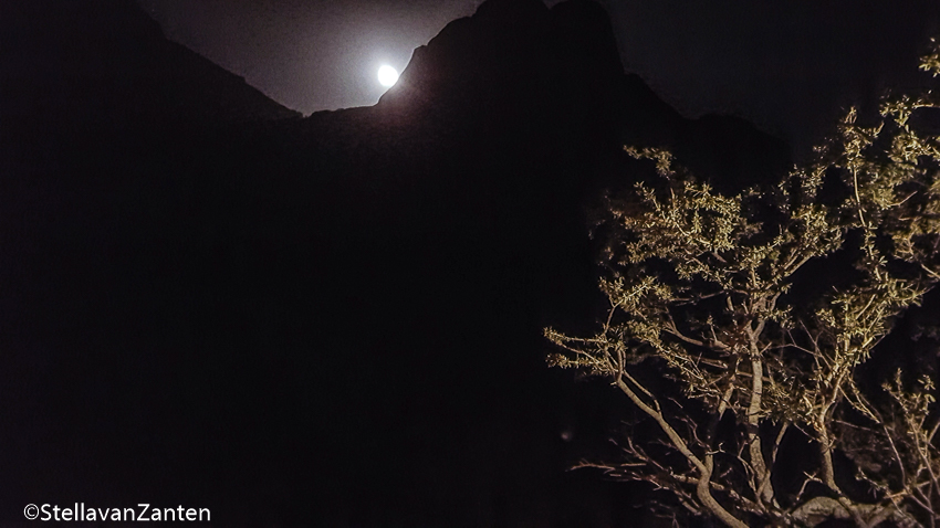 moonrise at spitzkoppe