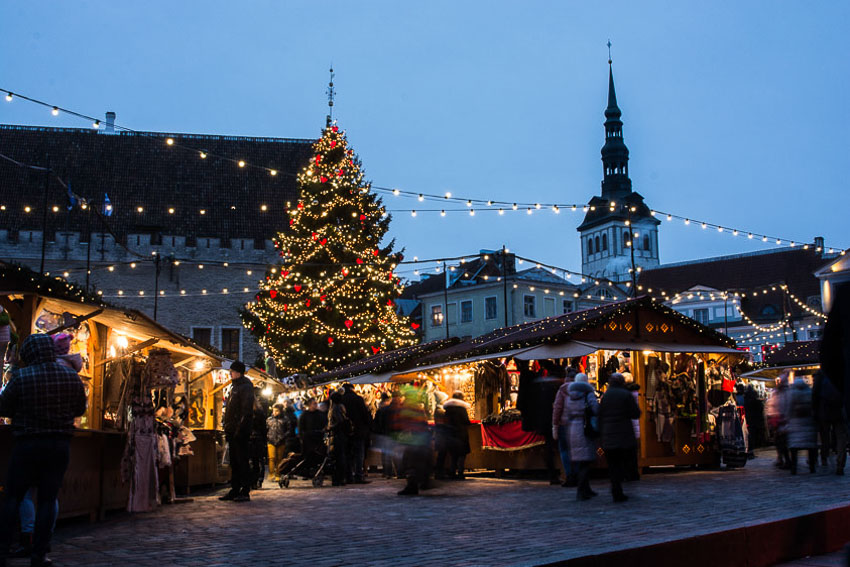 sfeervolle kerstmarkt in Tallinn